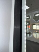 Oglinda LED 60x80 cm cu Rama Neagra, Senzor Miscare Premium - 3 Tipuri de Lumina, Dimabila, Ceas & Temperatura, Dezaburire - imagine 8