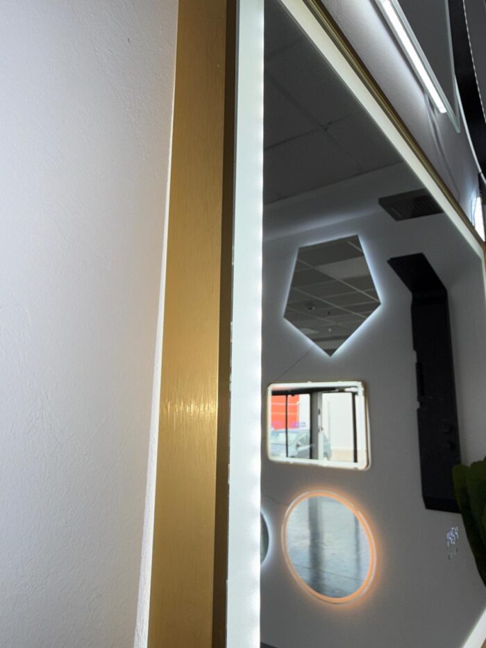 Oglinda LED 80x60 cm Dreptunghiulara cu Rama Aurie, Senzor Miscare Premium - 3 Tipuri de Lumina, Dimabila, Ceas & Temperatura, Dezaburire - imagine 5