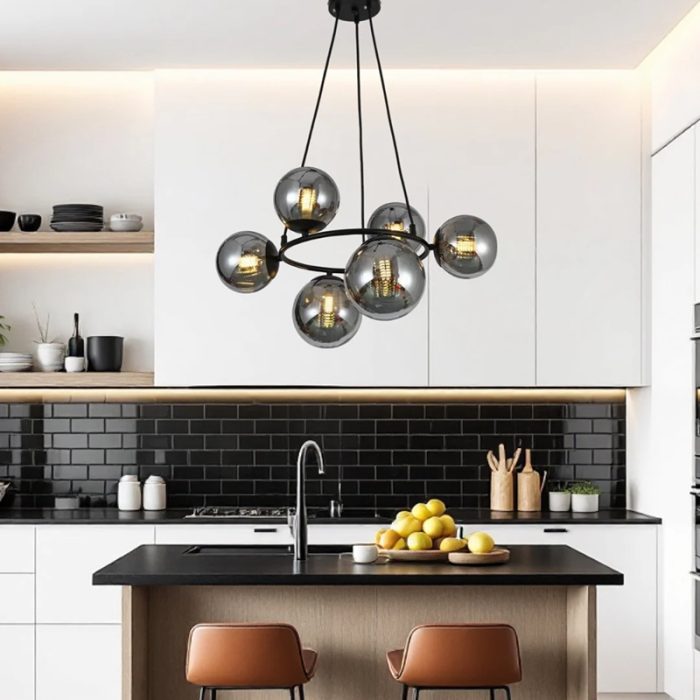 Lustră Suspendată Modernă Neagră cu 6 Globuri Fumurii, Soclu E27, Înălțime Reglabilă – Iluminat Elegant pentru Spații Contemporane
