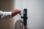 Încuietoare Smart pentru Ușă Cyber Neagră cu Amprentă, PIN, Card, Aplicație Tuya și Cheie - imagine 2