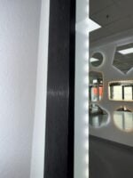 Oglindă LED Ovală 50×80 cm cu Ramă Negru Periat, Model Shark Design, Dezaburire, 3 Tipuri de Lumină, Touch, IP65 - imagine 3